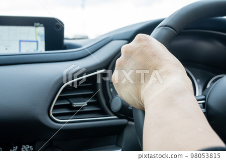 hand of a person driving a car 98053815