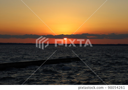 New Year's Eve sunset at Lake Okuhamana 98054261