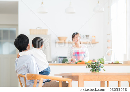 年輕的家庭 98055958