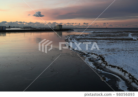 Scenery overlooking the Pacific Ocean from the bridge over the Kushiro River in the early morning 1 98056893