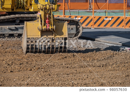 倒垃圾的重型機械骨架桶 98057630