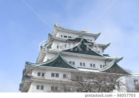 名古屋城樓的積雪和好天氣 98057703