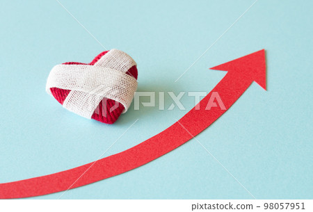 Heart and arrow Soaring rapid increase Upward arrow 98057951