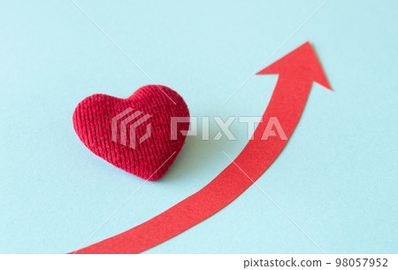 Heart and arrow Soaring rapid increase Upward arrow 98057952