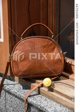 small leather bags, light brown colour small leather bags, light brown colour 98058294