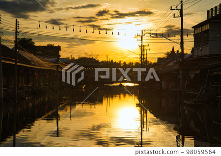 Amphawa Floating Market Samut Songkhram, Thailand Amphawa Floating Market Samut Songkhram, Thailand 98059564