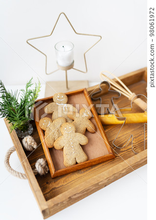 Gingerbread Man. Cooking gingerbread at home lies on a wooden tray. Holiday concept. 98061972