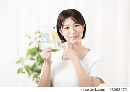 Pharmacist with medication notebook 98062473