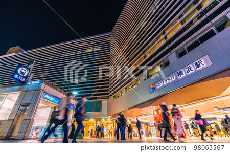 日本橫濱城市景觀成人日/S0TETSU 橫濱站和橫濱市營地鐵藍線橫濱站 = 1 月 9 日 日本橫濱城市景觀成人日/S0TETSU 橫濱站和橫濱市營地鐵藍線橫濱站 = 1 月 9 日 98063567