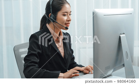 Enthusiastic female operator provide helpful customer service to customer. Enthusiastic female operator provide helpful customer service to customer. 98064160