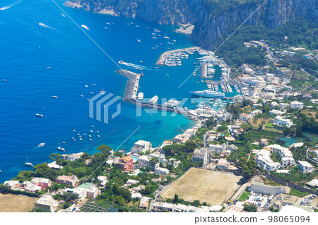 Capri island, Italy 98065094