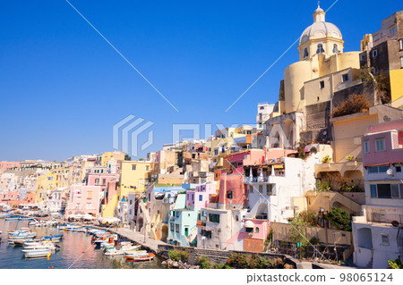 Procida island, Italy 98065124
