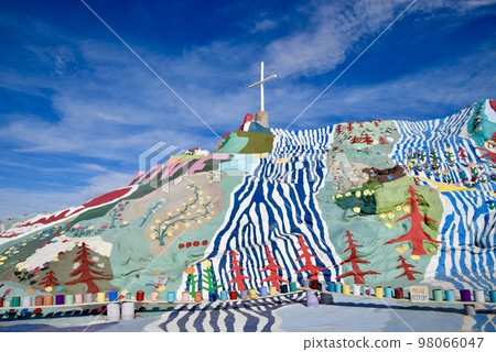 救贖山的一側 98066047