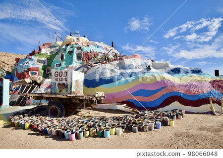 救贖山和一罐油漆 98066048