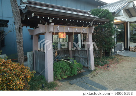 新年參拜附近的神社 新年參拜附近的神社 98066198