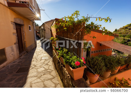 Alleyway in touristic town, Manarola, Italy. Cinque Terre 98066700