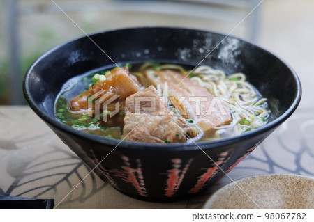 來自日本沖繩縣的非常美味的沖繩蕎麥麵 來自日本沖繩縣的非常美味的沖繩蕎麥麵 98067782