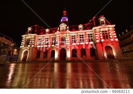 France, Poitiers. The town hall of Poitiers lit up at the end of the year. Taken December 28, 2022. France, Poitiers. The town hall of Poitiers lit up at the end of the year. Taken December 28, 2022. 98068211