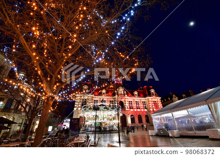 France, Poitiers. The town hall of Poitiers lit up at the end of the year. Taken December 29, 2022. France, Poitiers. The town hall of Poitiers lit up at the end of the year. Taken December 29, 2022. 98068372