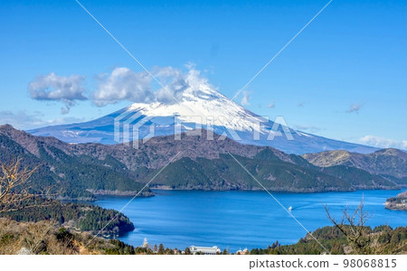 Mt. Fuji Jan.2023 Hakone Lake Ashinoko 98068815