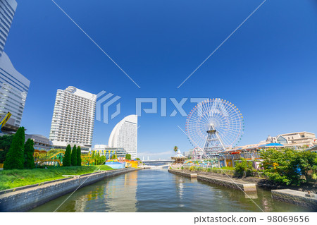 橫濱藍天和綠色 98069656