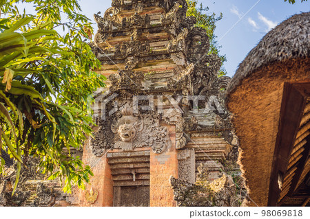 Ubud palace, Bali - Inside the Ubud palace, Bali 98069818