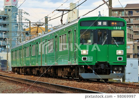 [Tokyu Corporation] Ikegami Line Series 1000 ~ Green Train ~ (Ishikawadai ~ Yukigaya Otsuka) 98069997