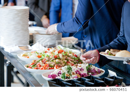 people at a banquet 98070451