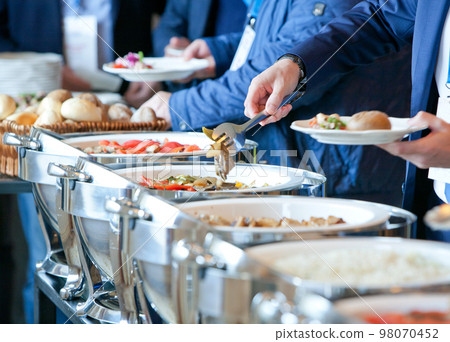 people at a banquet people at a banquet 98070452