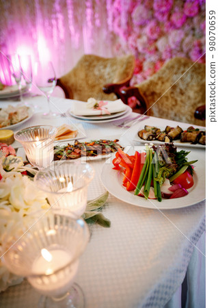 festive wedding feast 98070659