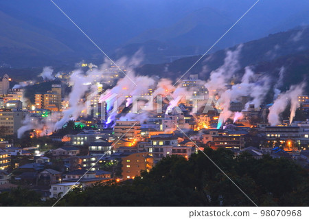 Town of Steam (from Kannawa Onsen, Yukemuri Observatory) 98070968