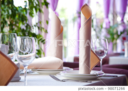 interior of the restaurant 98071266