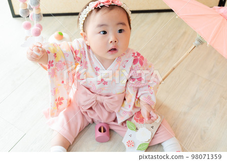 New Year's baby 8 months old 98071359