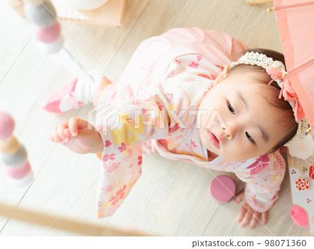 New Year's baby 8 months old 98071360