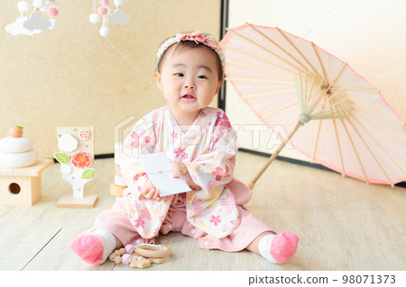 寶寶8個月領壓歲錢 98071373