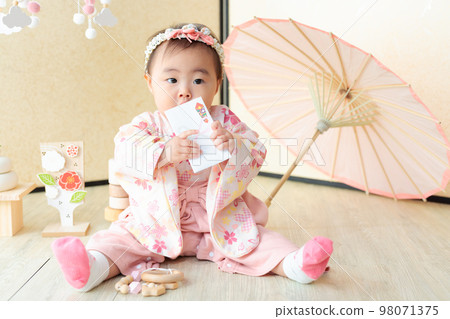 寶寶8個月領壓歲錢 98071375