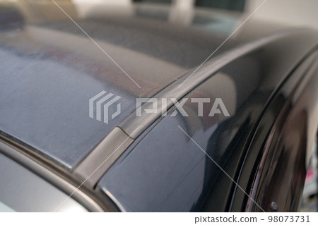 Deteriorated car roof molding rubber 98073731