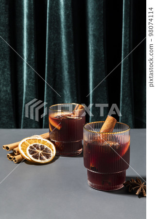 Christmas drink Vin Chaud, French mulled wine ingredients_cinnamon and dried fruits 98074114