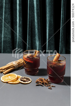 Christmas drink Vin Chaud, French mulled wine ingredients_cinnamon and dried fruits 98074124