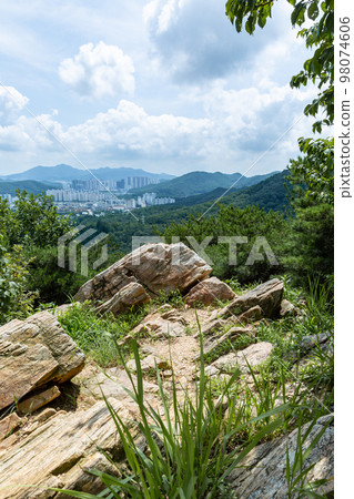 korean young women hiking and plogging_mountain landscape 98074606