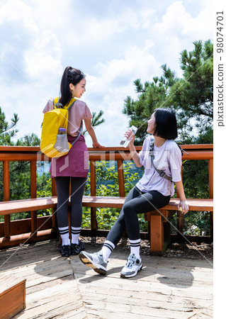 korean young women hiking and plogging_resting korean young women hiking and plogging_resting 98074701