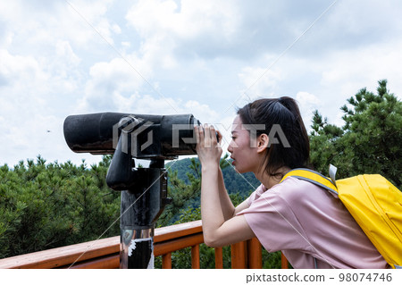 korean young women hiking and plogging_looking through telescope korean young women hiking and plogging_looking through telescope 98074746