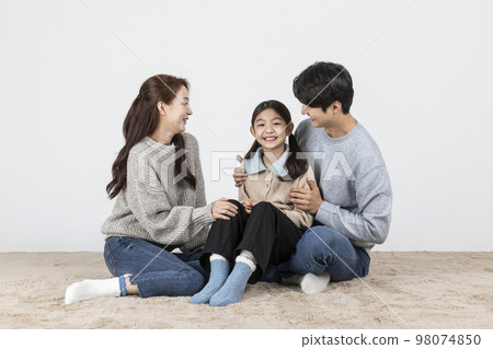 happy Asian Korean family, isolated in white background happy Asian Korean family, isolated in white background 98074850