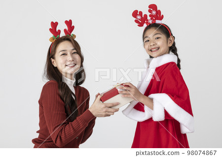 happy Asian Korean family in Christmas concept_giving gifts happy Asian Korean family in Christmas concept_giving gifts 98074867