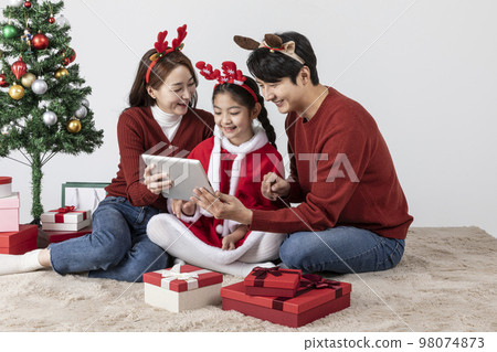 happy Asian Korean family in Christmas concept_watching tablet device 98074873