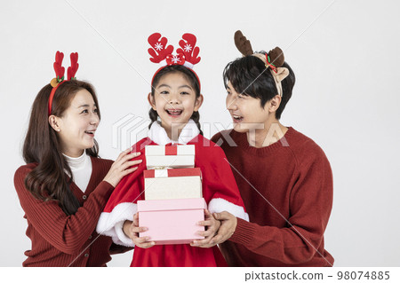 happy Asian Korean family in Christmas concept_holding a gift box 98074885