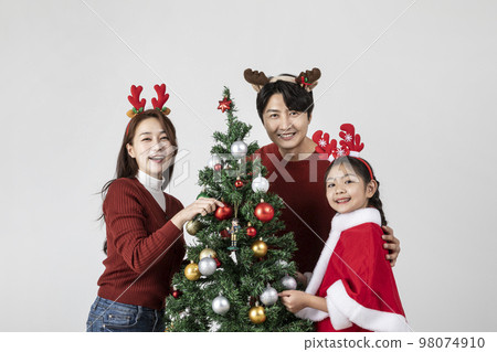 happy Asian Korean family in Christmas concept_decorating the christmas tree 98074910