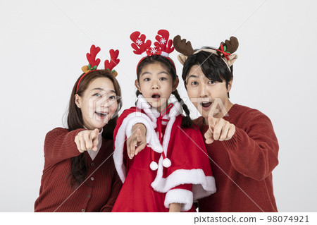 happy Asian Korean family in Christmas concept_look at one place and be surprised happy Asian Korean family in Christmas concept_look at one place and be surprised 98074921