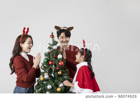 happy Asian Korean family in Christmas concept_decorating the christmas tree 98074928