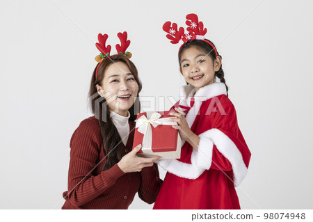 happy Asian Korean family in Christmas concept_holding a gift box 98074948